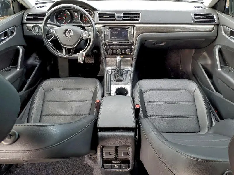 2018 VOLKSWAGEN PASSAT SE  