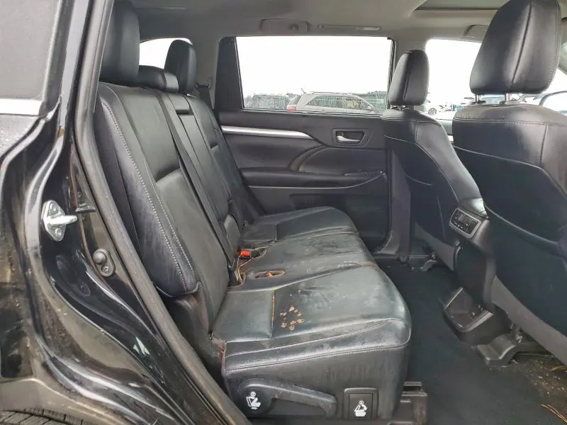 2019 TOYOTA HIGHLANDER SE  