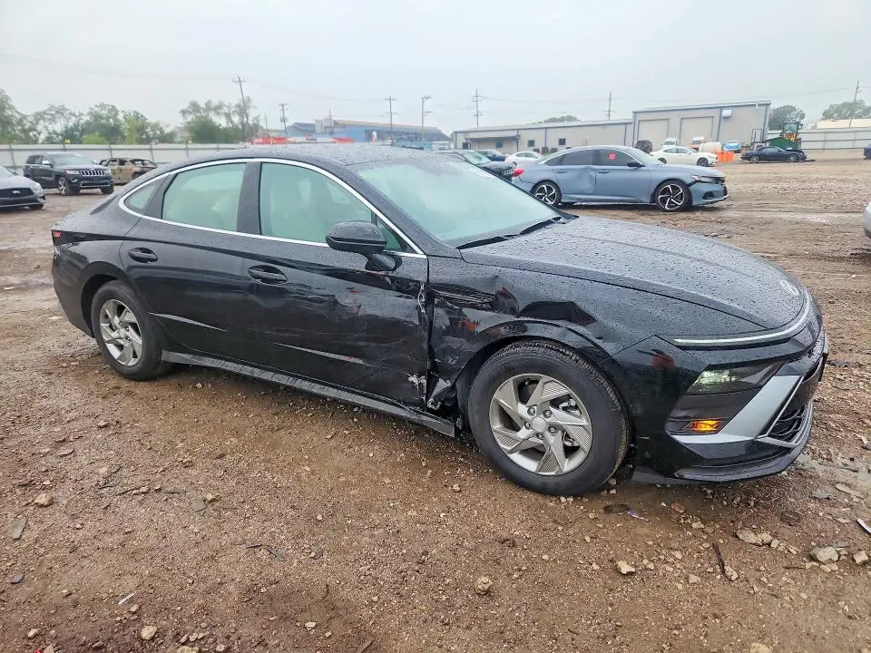 2025 HYUNDAI SONATA SE  