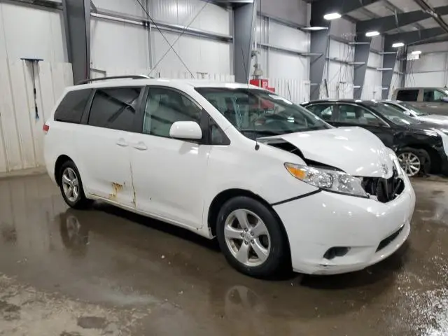 2014 TOYOTA SIENNA LE  