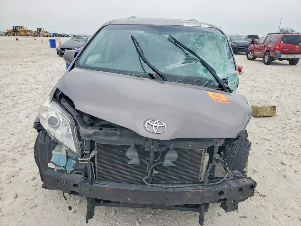 2017 TOYOTA SIENNA XLE 8-PASSENGER  