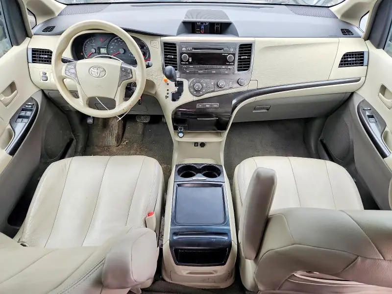2011 TOYOTA SIENNA LE  