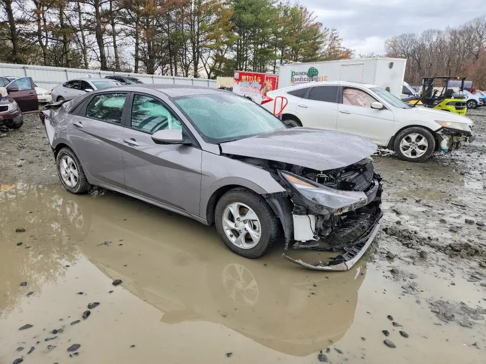 2022 HYUNDAI ELANTRA SE  