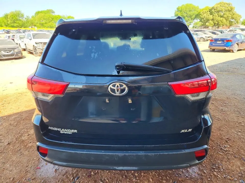 2019 TOYOTA HIGHLANDER XLE  
