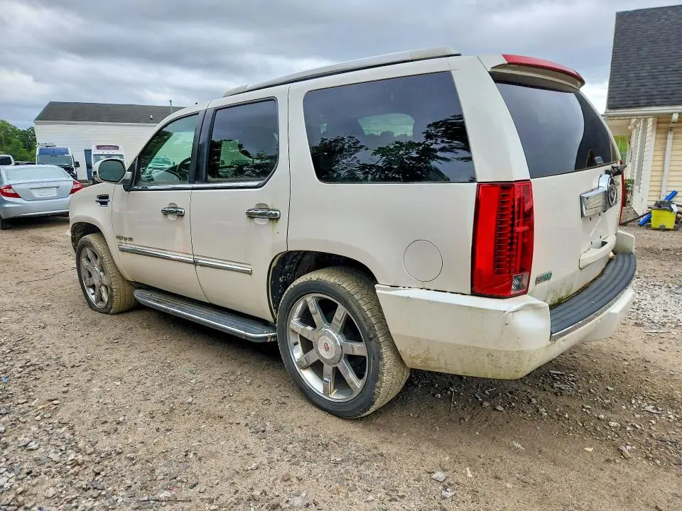 2011 CADILLAC ESCALADE LUXURY  