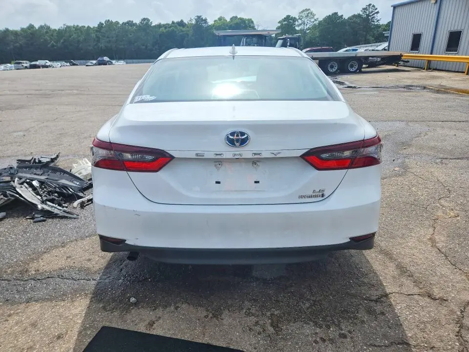 2022 TOYOTA CAMRY LE  