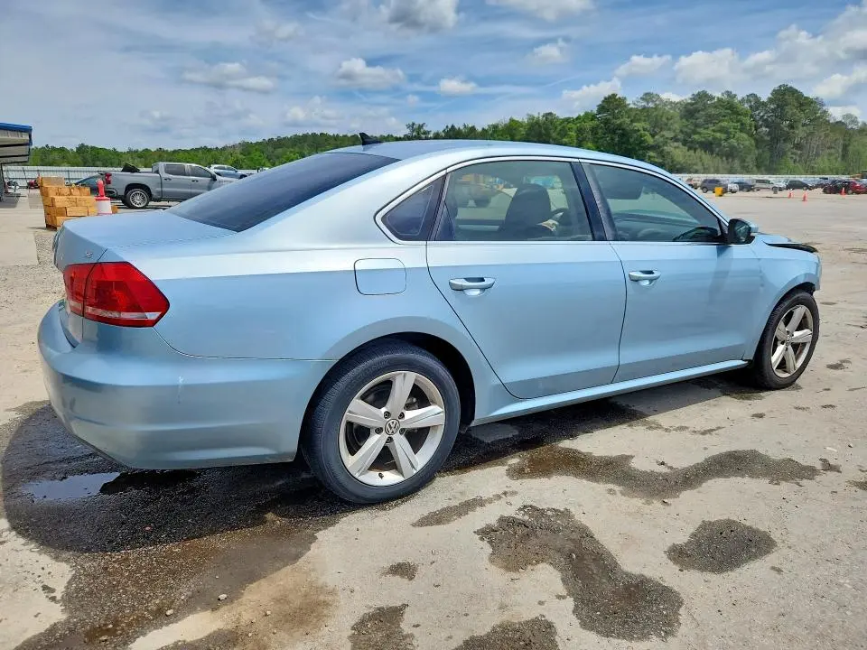 2013 VOLKSWAGEN PASSAT SE  