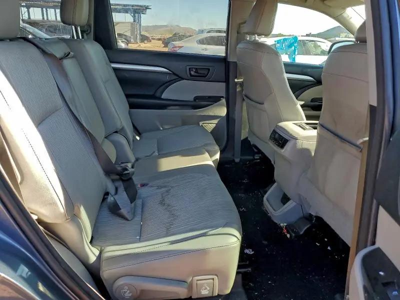 2018 TOYOTA HIGHLANDER LE  