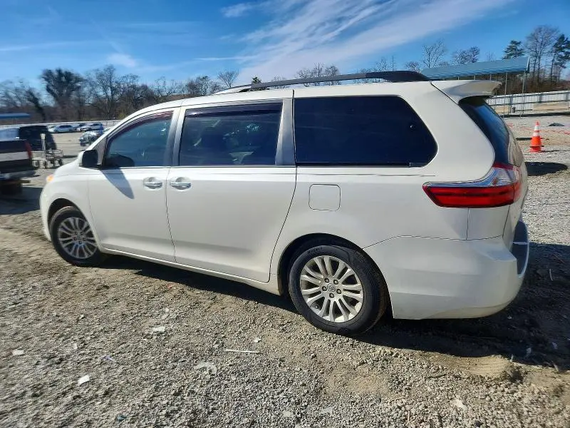 2017 TOYOTA SIENNA   