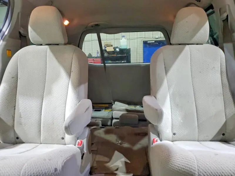 2012 TOYOTA SIENNA LE  