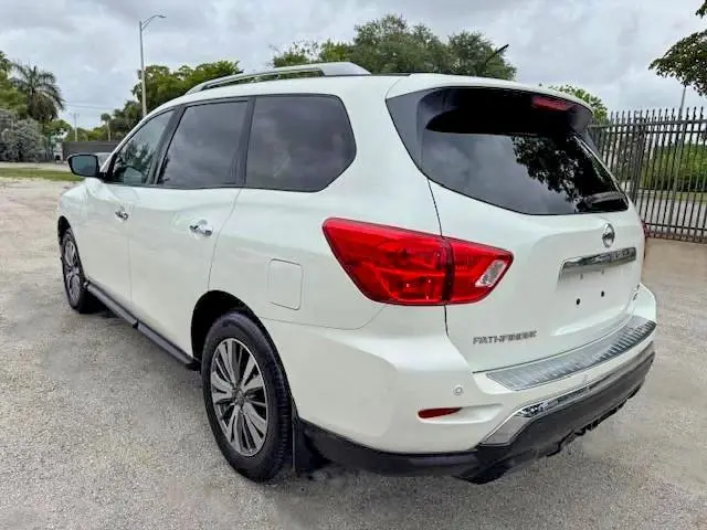2017 NISSAN PATHFINDER SV  