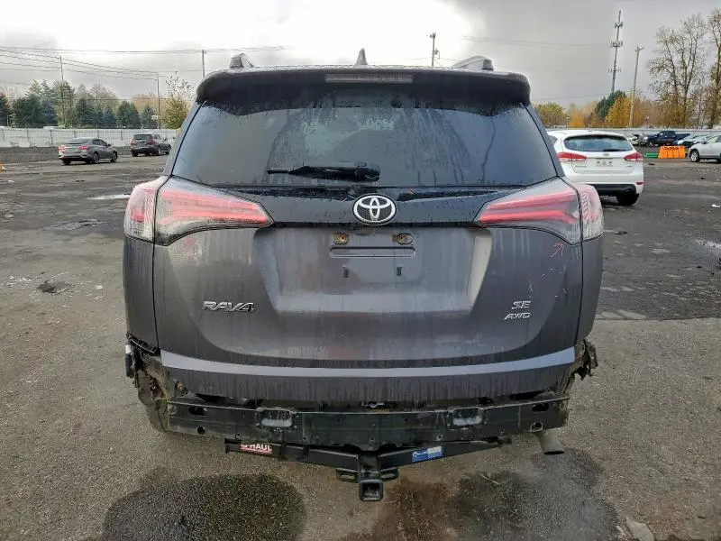 2016 TOYOTA RAV4 SE  