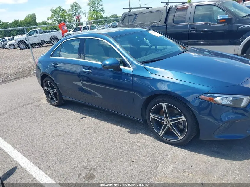2022 MERCEDES-BENZ A 220  
