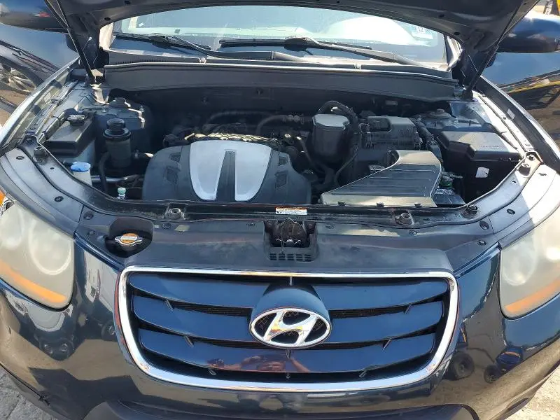 2011 HYUNDAI SANTA FE SE  