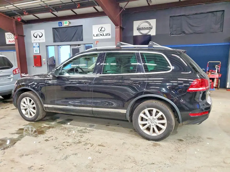 2013 VOLKSWAGEN TOUAREG V6  
