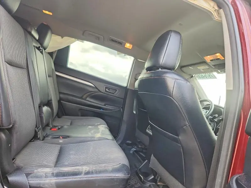 2017 TOYOTA HIGHLANDER LE PLUS  