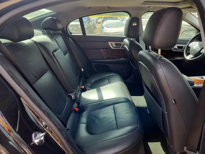 2011 JAGUAR XF PREMIUM  