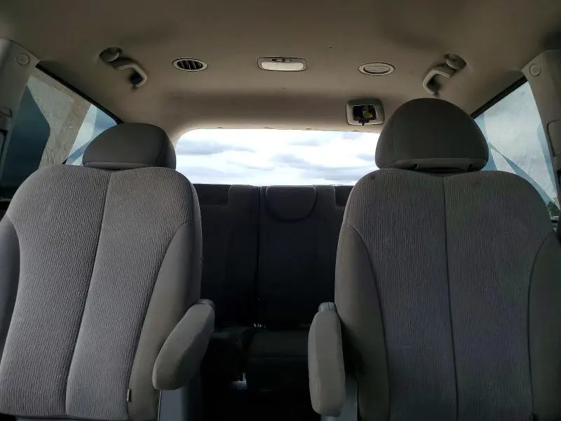 2012 KIA SEDONA LX  