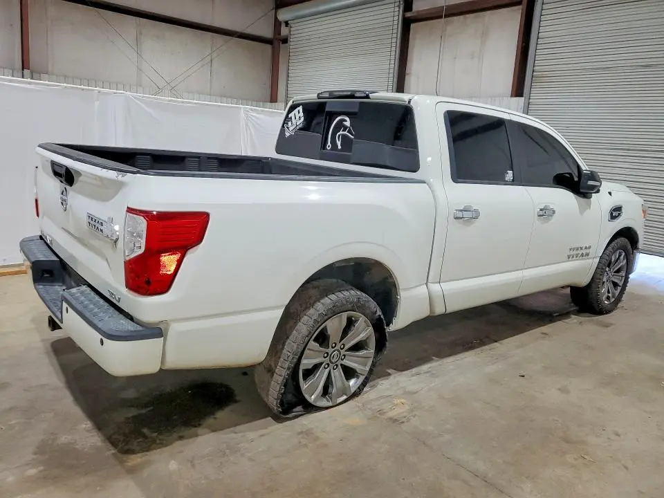 2017 NISSAN TITAN SV  