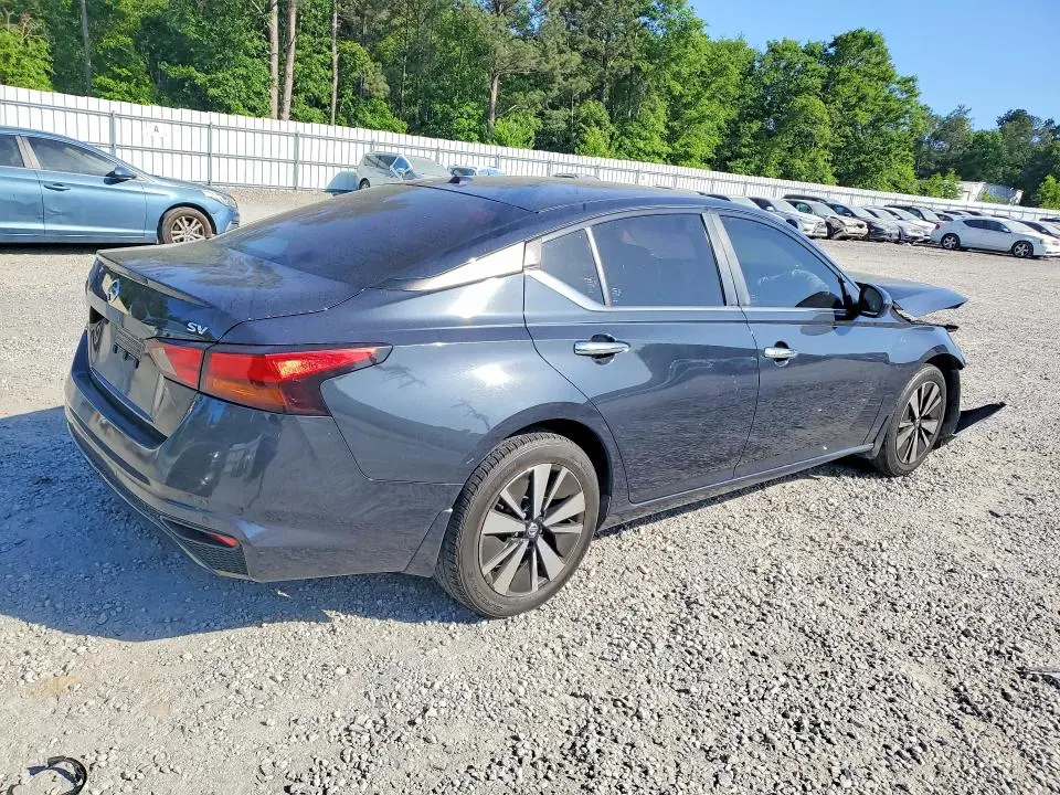 2022 NISSAN ALTIMA SV  