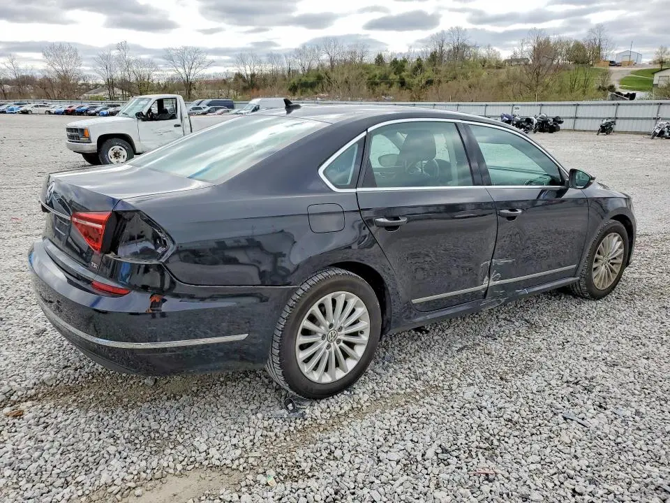 2017 VOLKSWAGEN PASSAT SE  