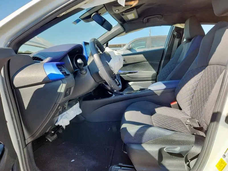 2021 TOYOTA C-HR XLE  