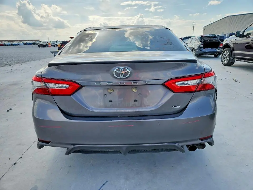 2018 TOYOTA CAMRY SE  
