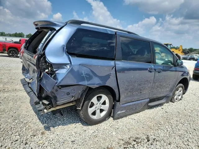 2017 TOYOTA SIENNA LE  
