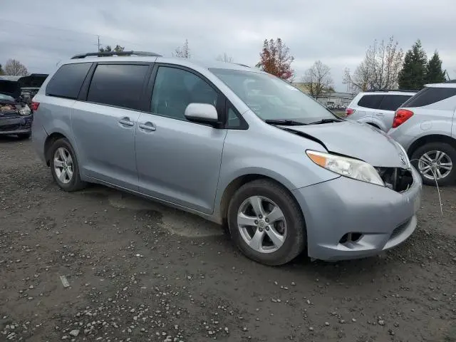 2017 TOYOTA SIENNA LE  