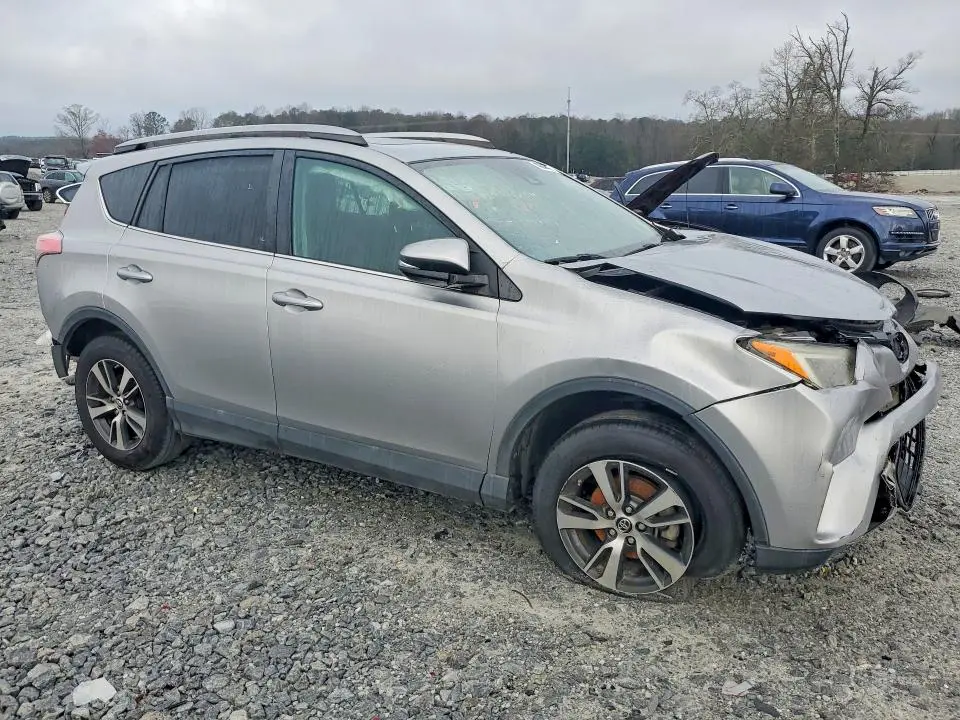 2017 TOYOTA RAV4 XLE  