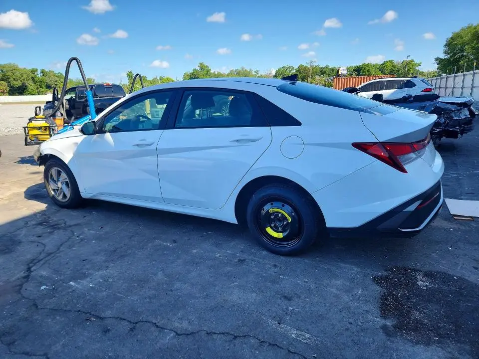 2025 HYUNDAI ELANTRA SE  
