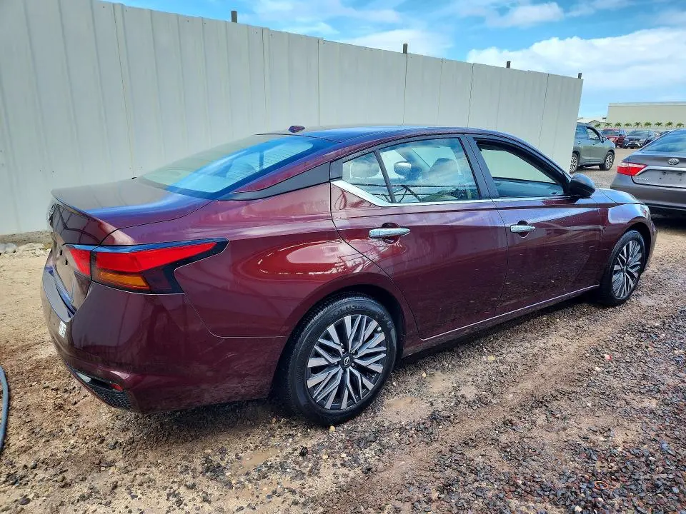 2025 NISSAN ALTIMA SV  