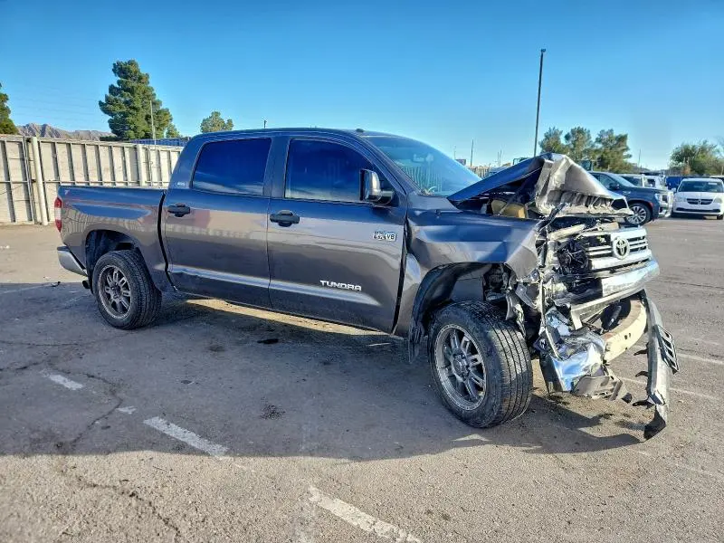 2017 TOYOTA TUNDRA CREWMAX SR5  