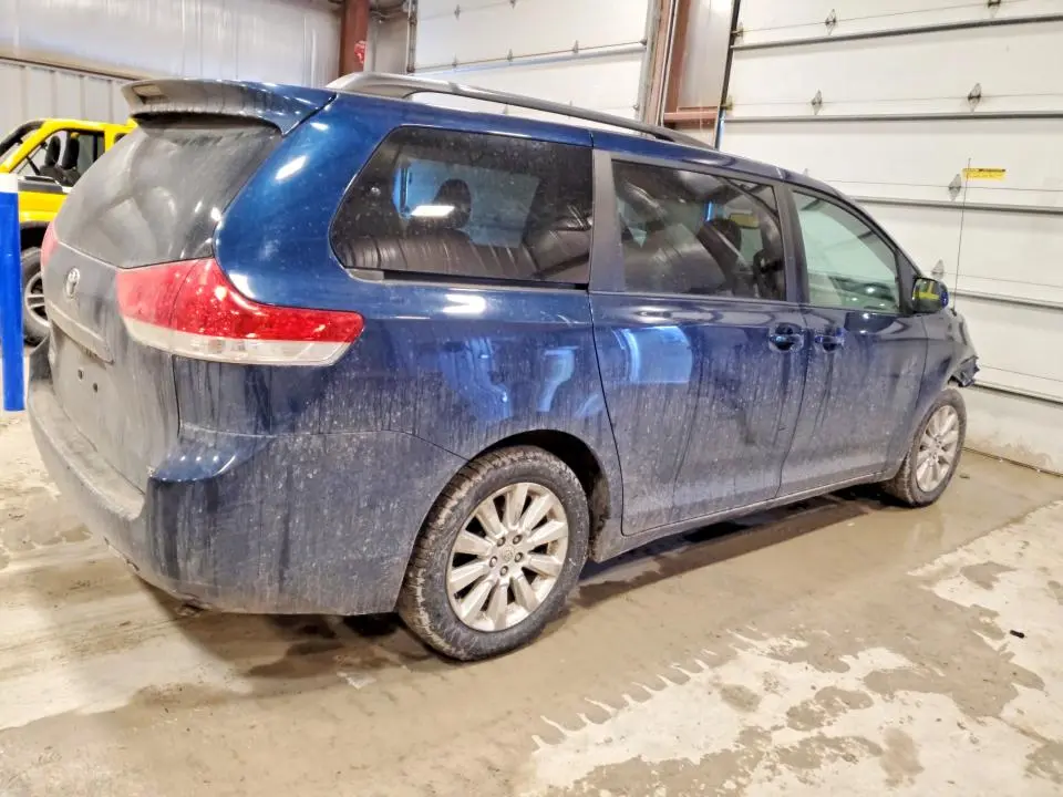 2012 TOYOTA SIENNA XLE  