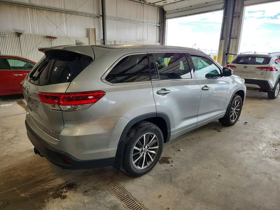 2017 TOYOTA HIGHLANDER XLE  