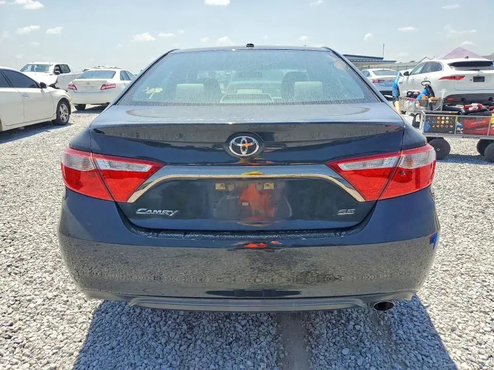 2015 TOYOTA CAMRY SE  