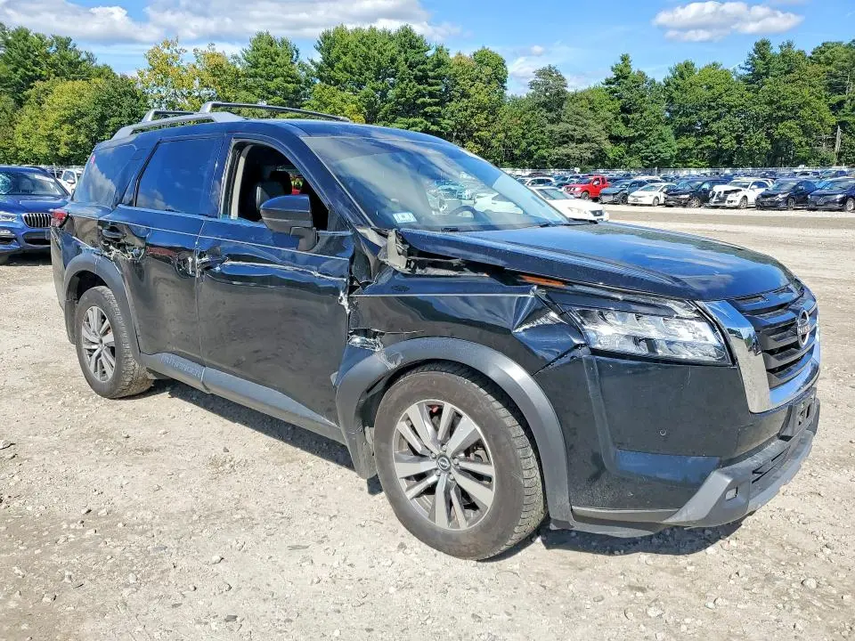 2022 NISSAN PATHFINDER SL  