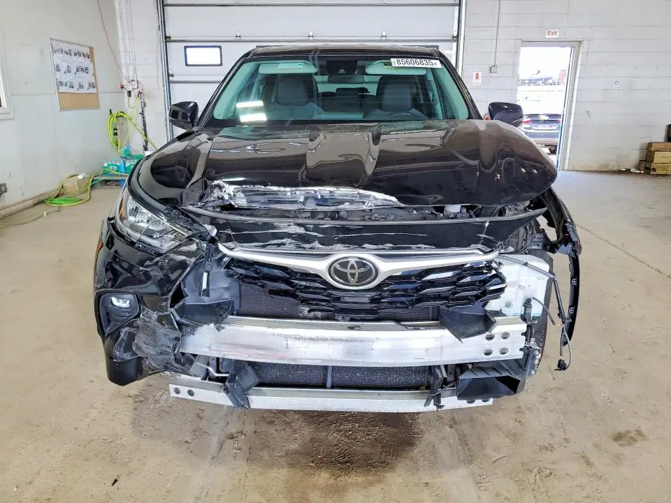 2020 TOYOTA HIGHLANDER LE  