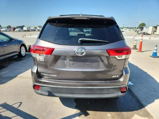 2018 TOYOTA HIGHLANDER SE  