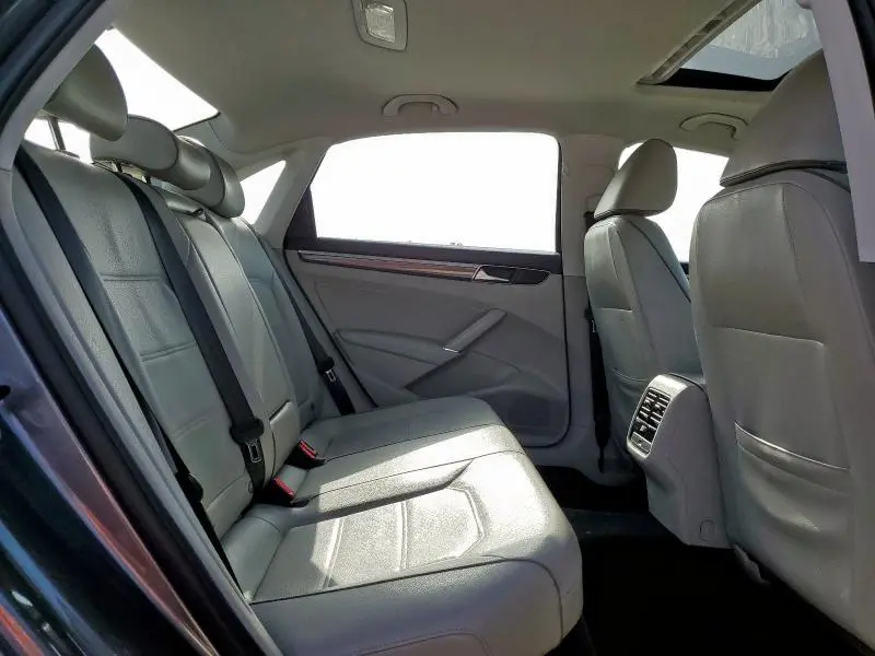 2017 VOLKSWAGEN PASSAT SE  