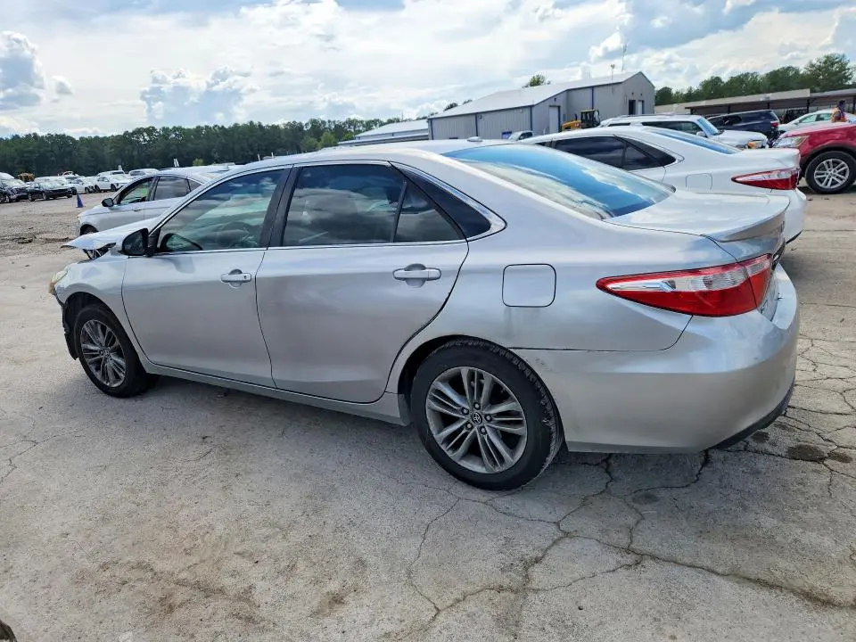 2016 TOYOTA CAMRY SE  