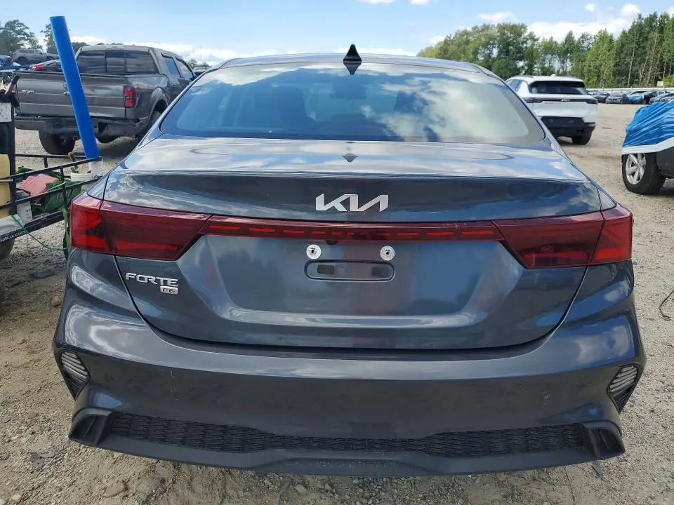 2024 KIA FORTE LX  
