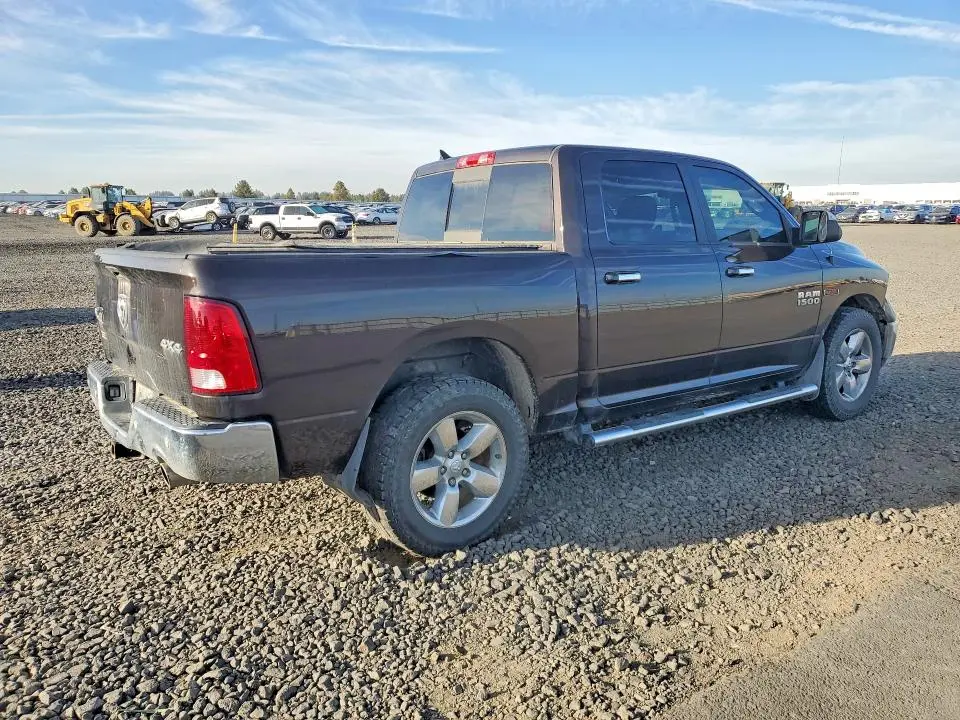 2016 RAM 1500 SLT  