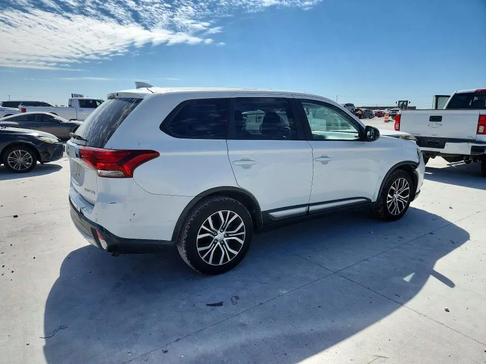 2018 MITSUBISHI OUTLANDER ES  