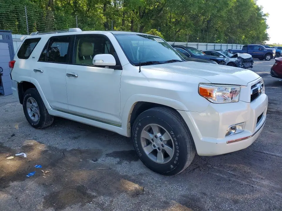 2013 TOYOTA 4RUNNER SR5  