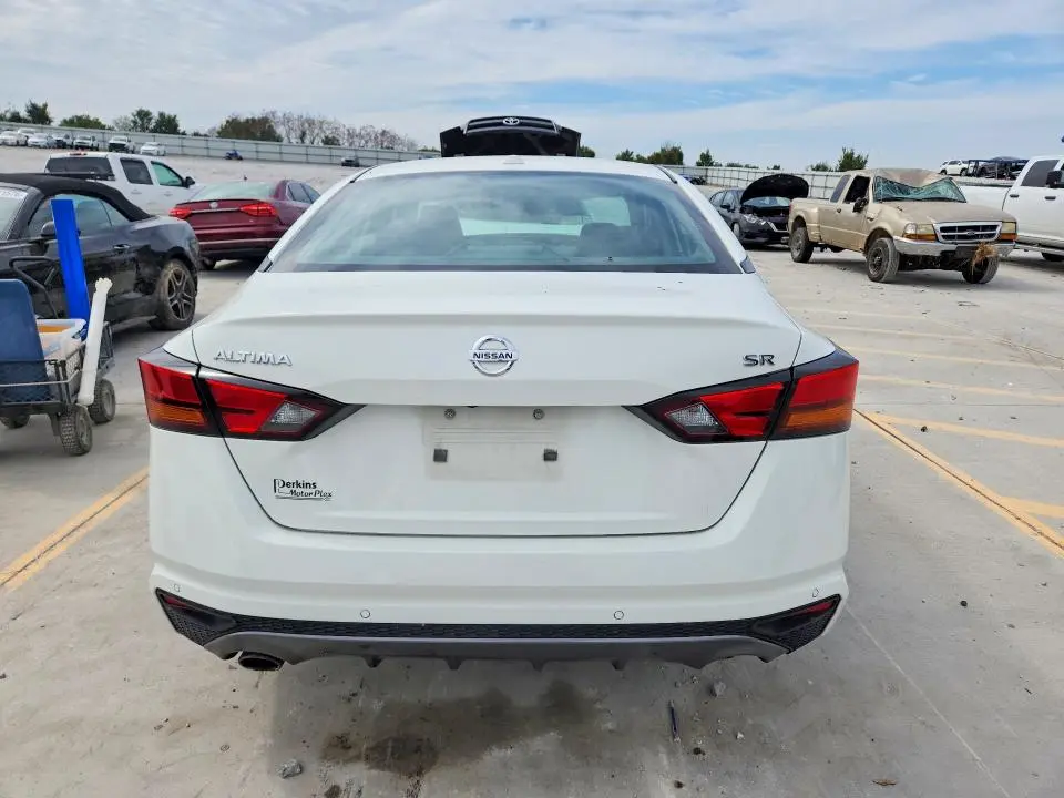 2022 NISSAN ALTIMA SR  