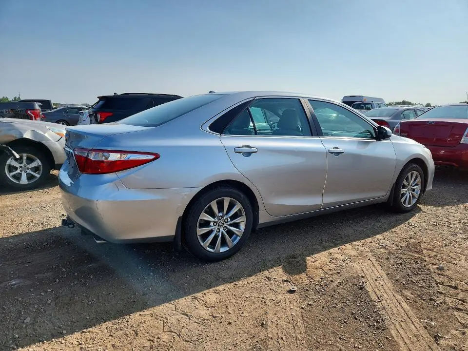 2015 TOYOTA CAMRY XLE  