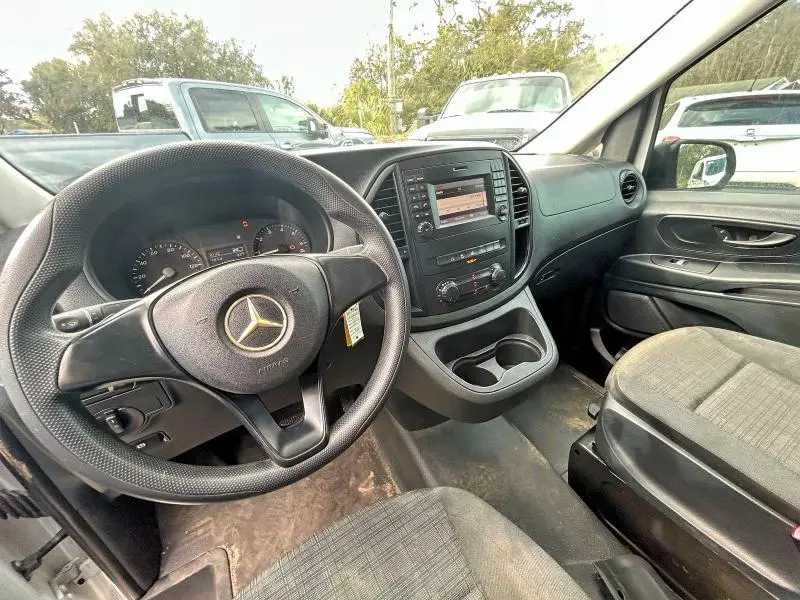 2017 MERCEDES-BENZ METRIS   