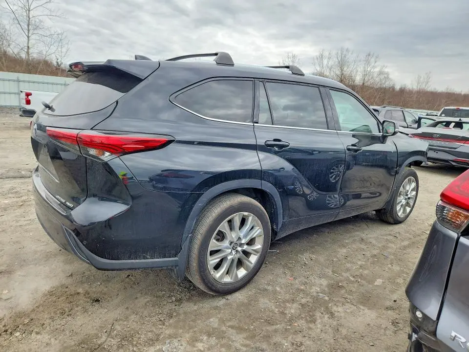 2022 TOYOTA HIGHLANDER LIMITED  