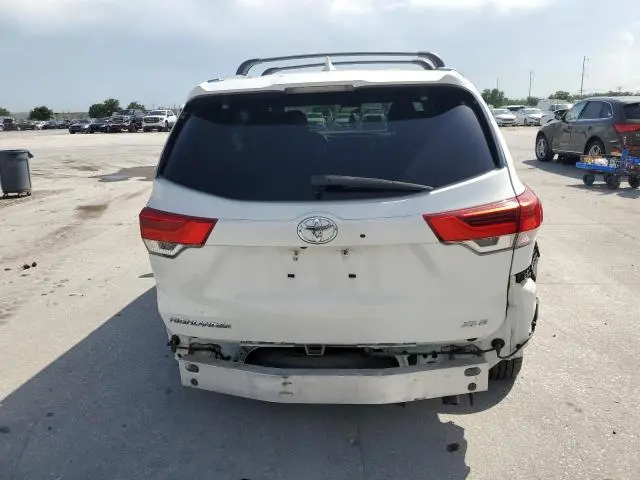 2017 TOYOTA HIGHLANDER SE  